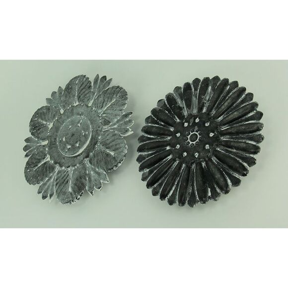 Distressed Embossed Tin Flower Decorative Wall Plaque Set of 2 - Picture 2 of 3
